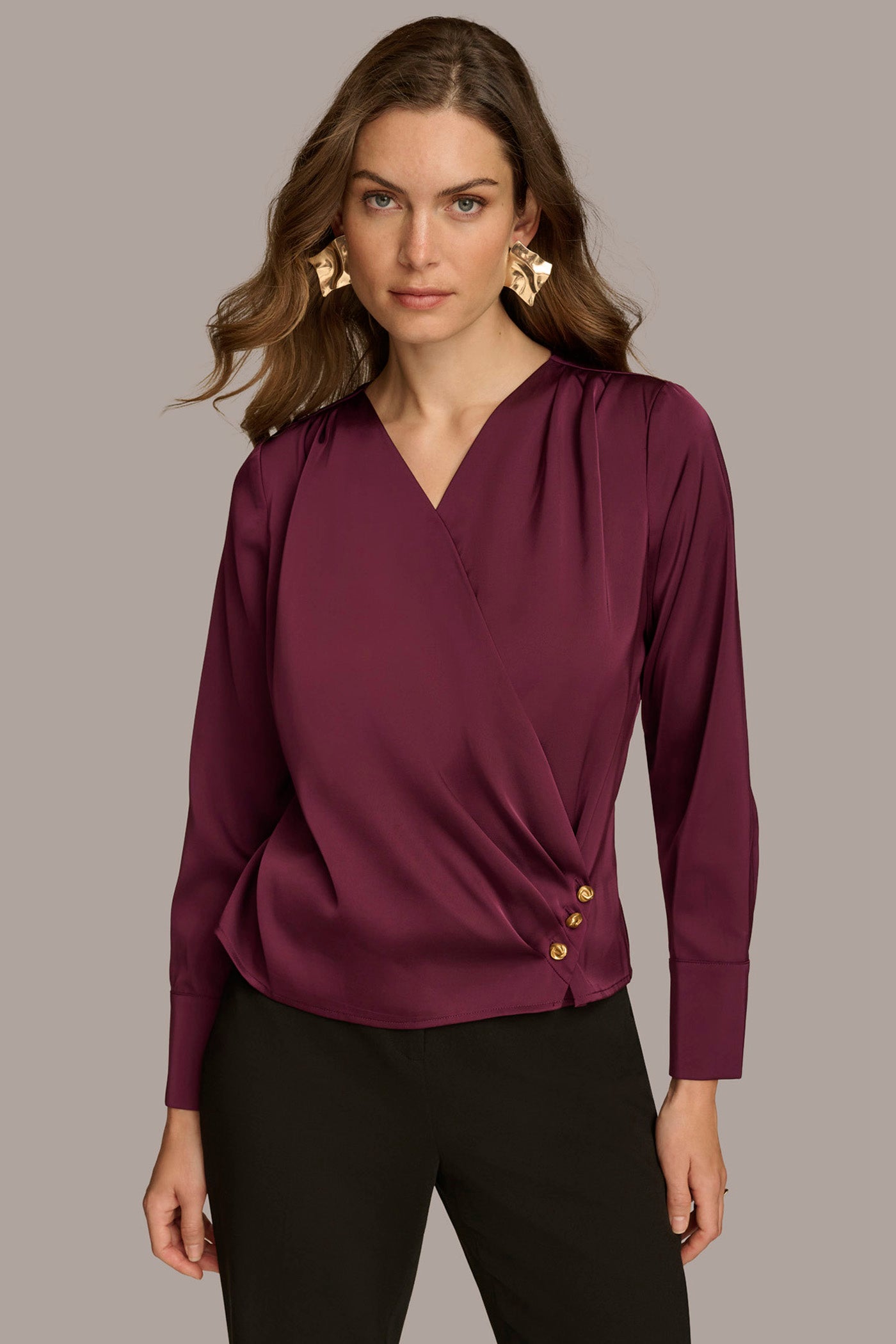 (image for) BRIGHT V-NECK WITH SIDE BUTTON DETAIL